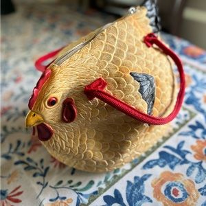 The “Hen” Rubber Chicken Purse ~ NY CTLT.~Adorable! Great conversation piece 🐥